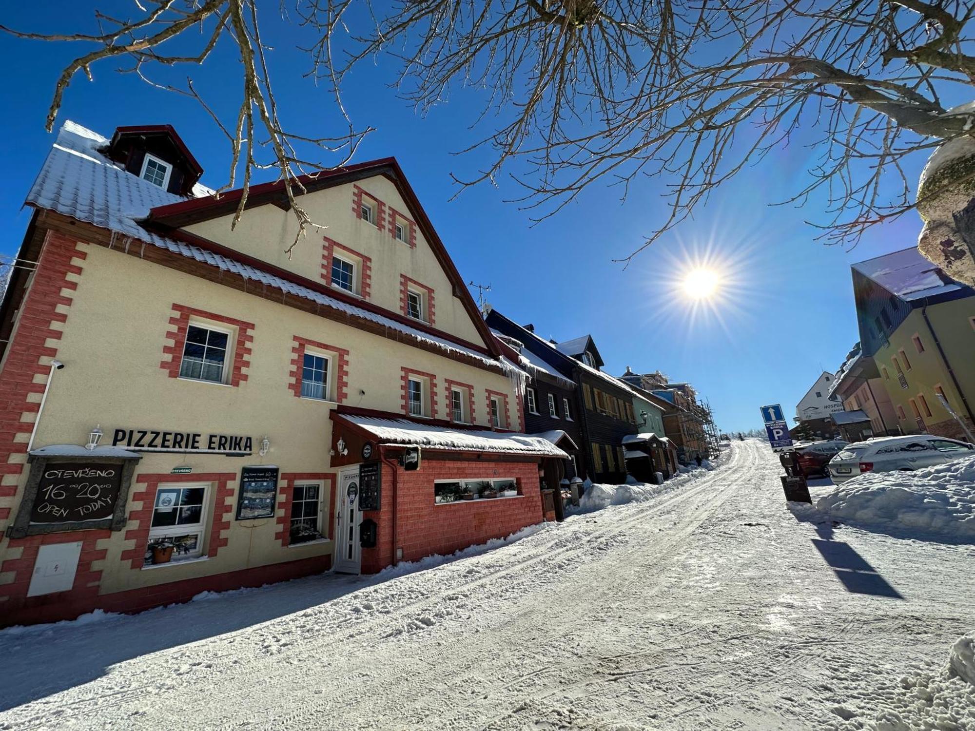 Penzion Erika โบจิดาร์ ภายนอก รูปภาพ